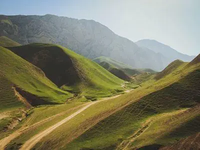 primaryPic_mountins 400x300.jpg